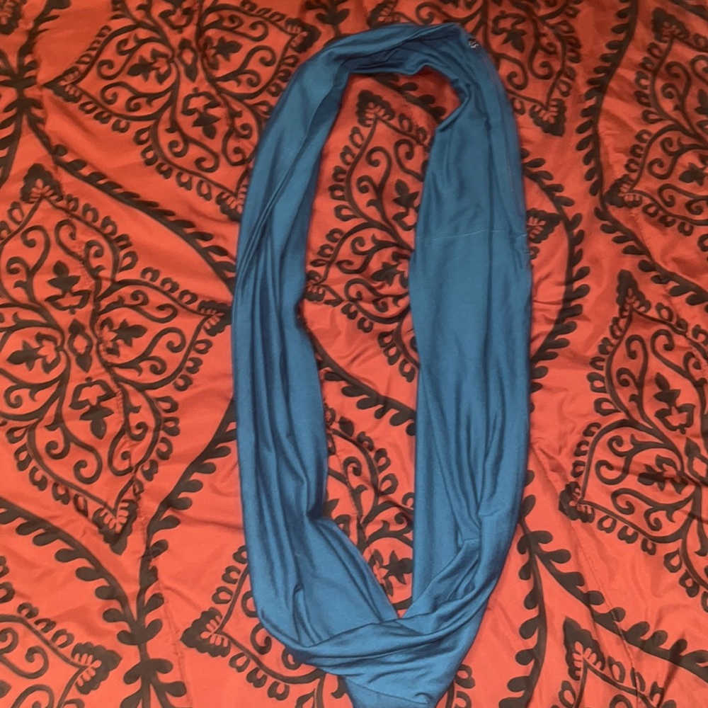 Ladies infinity scarf with ZIPPER pocket NAVY BLUE.